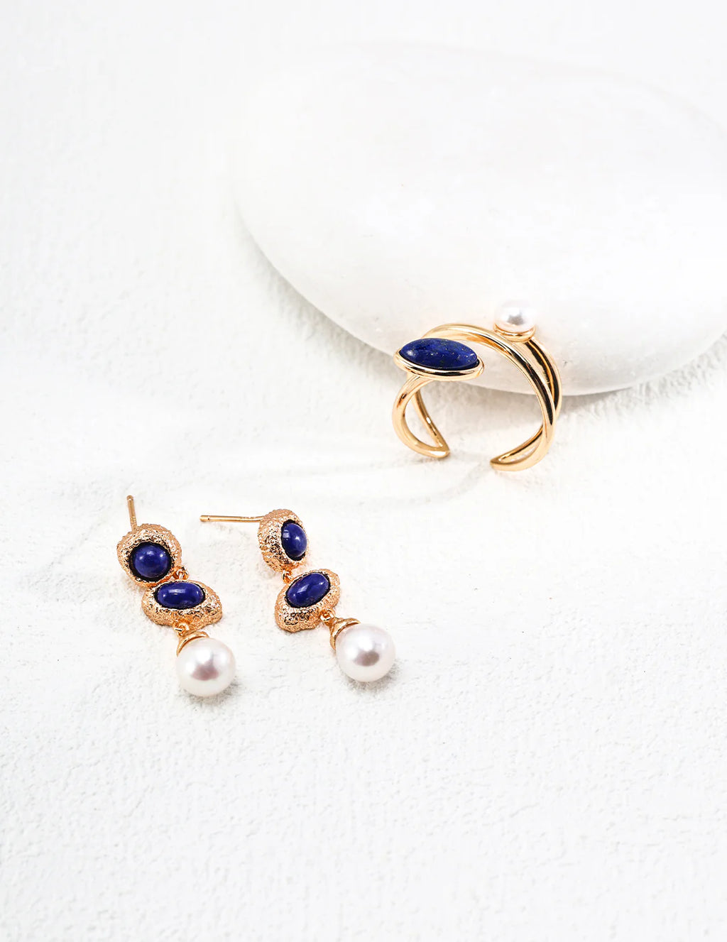 Minimalist Natural Pearl and Lapis Lazuli Ring